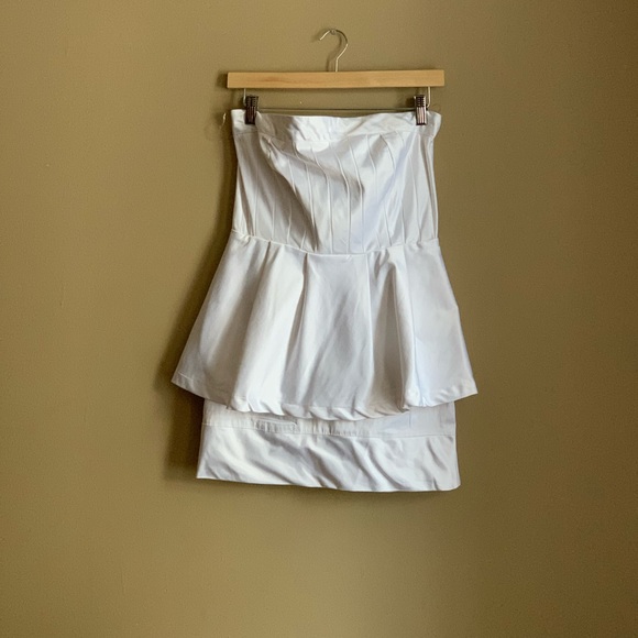 Adorable white strapless dress - Picture 1 of 5